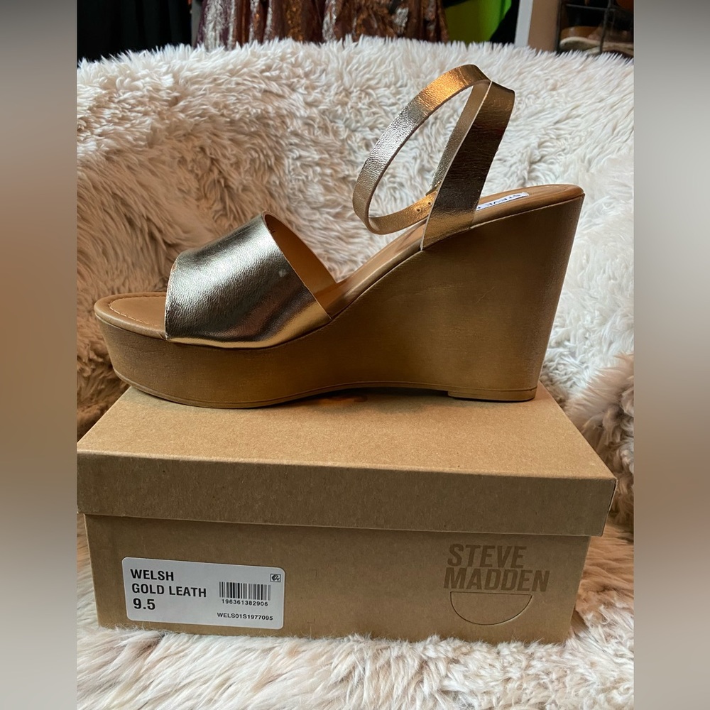 Steve Madden Gold Leather Welsh Wedge